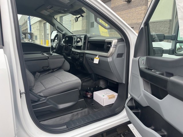 New 2026 Ford F550 4x4 Crew Cab image 8