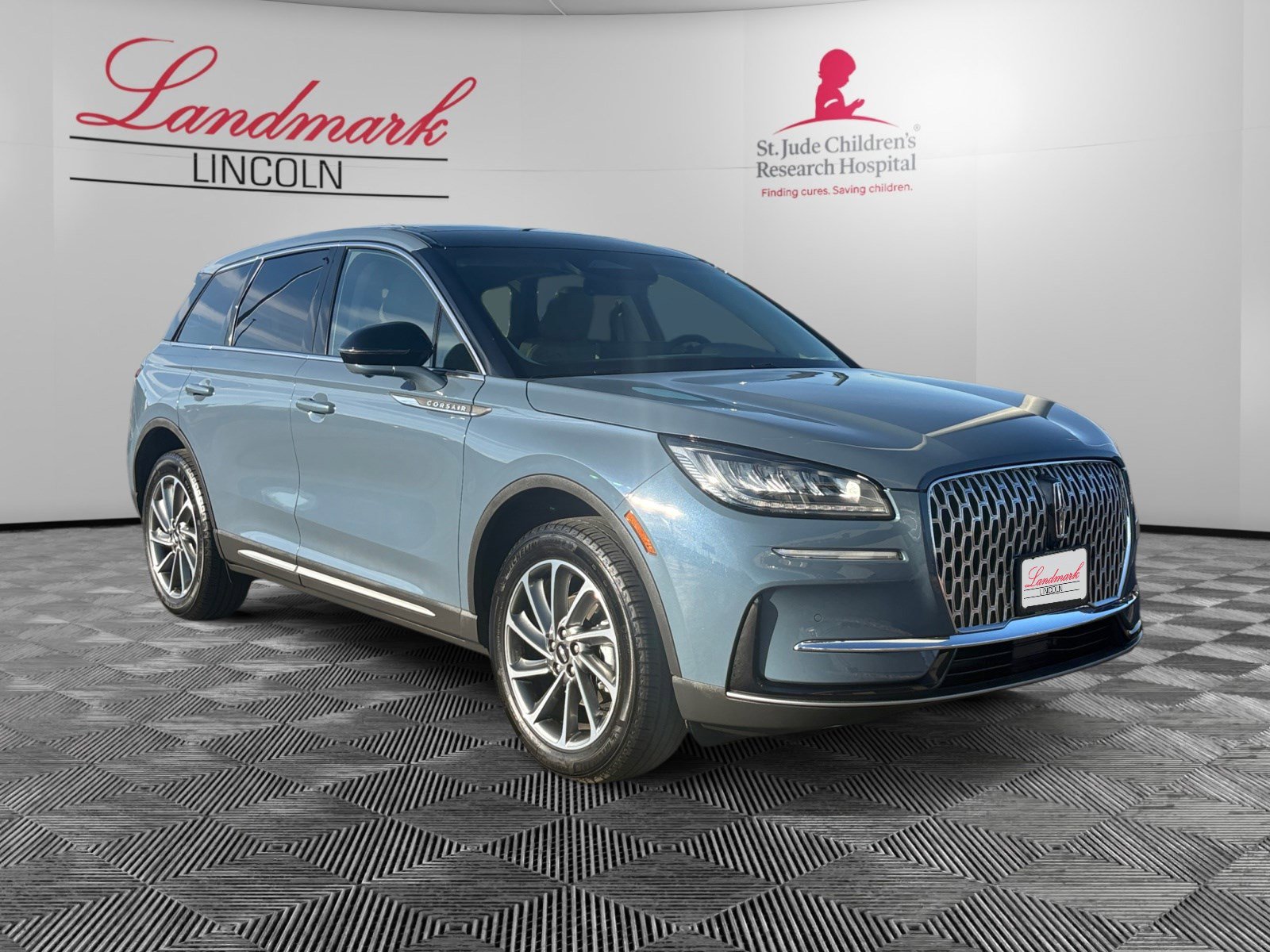 Certified 2024 Lincoln Corsair AWD w/ Equipment Group 101A image 7