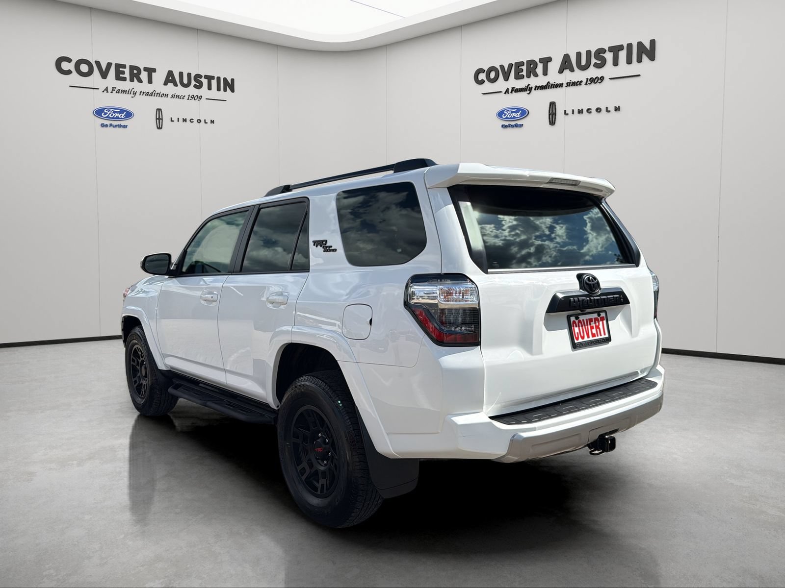 Used 2023 Toyota 4Runner TRD Off-Road Premium w/ Off Road Premium Plus Package AWD/4WD image 3