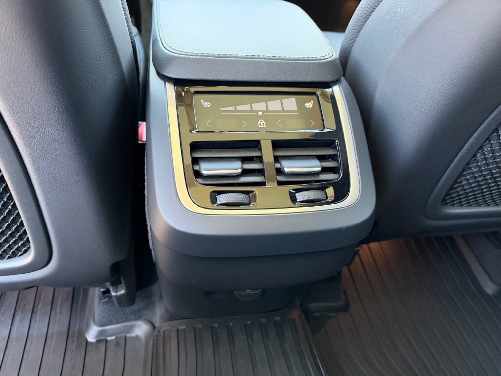 Certified 2024 Volvo XC90 B6 Plus w/ Protection Package Premier AWD/4WD image 11