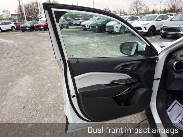 Used 2025 Chevrolet Trax LT w/ LT Convenience Package image 28