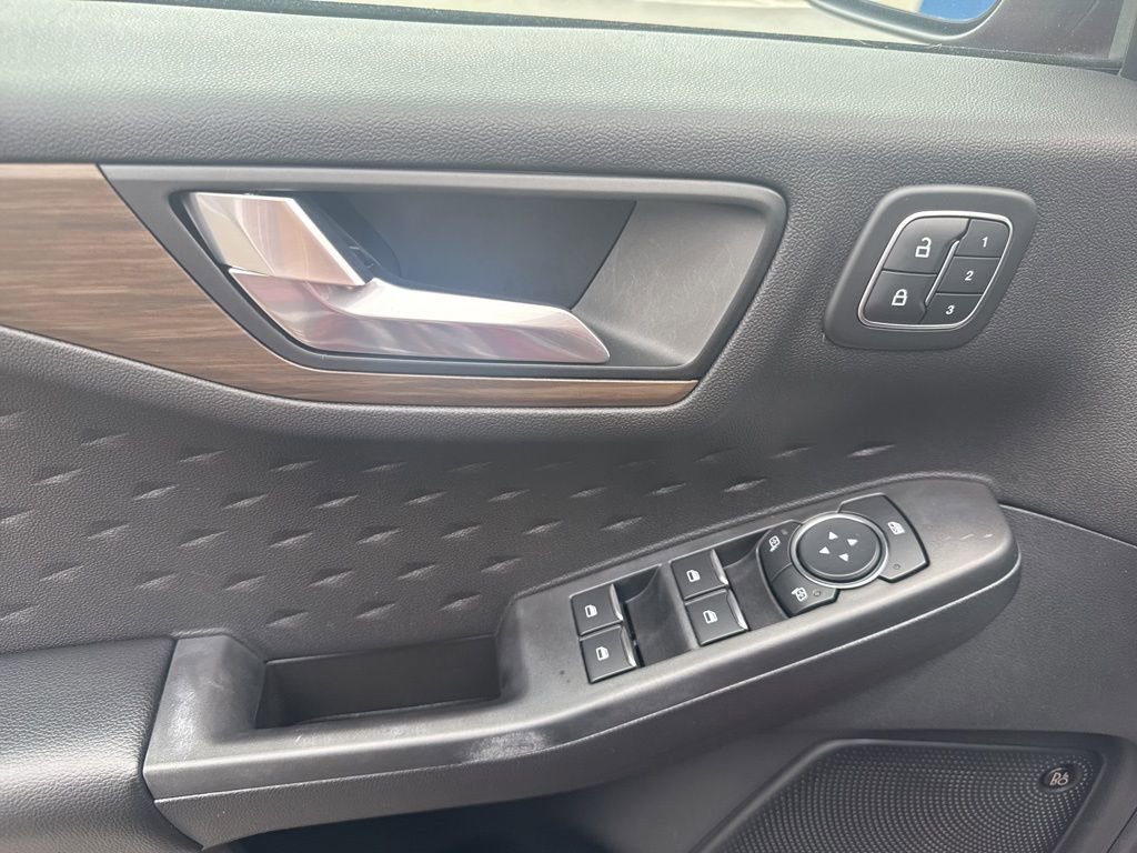 Certified 2020 Ford Escape Titanium w/ Titanium Premium Package 2.0 FWD image 21