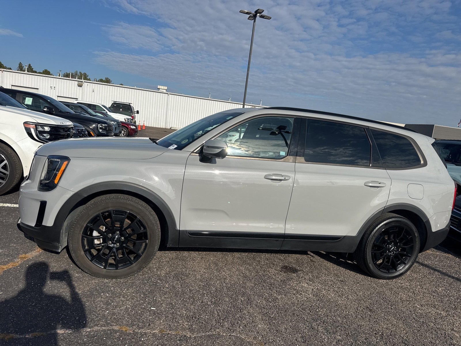 Used 2022 Kia Telluride SX w/ SX Prestige Package image 4