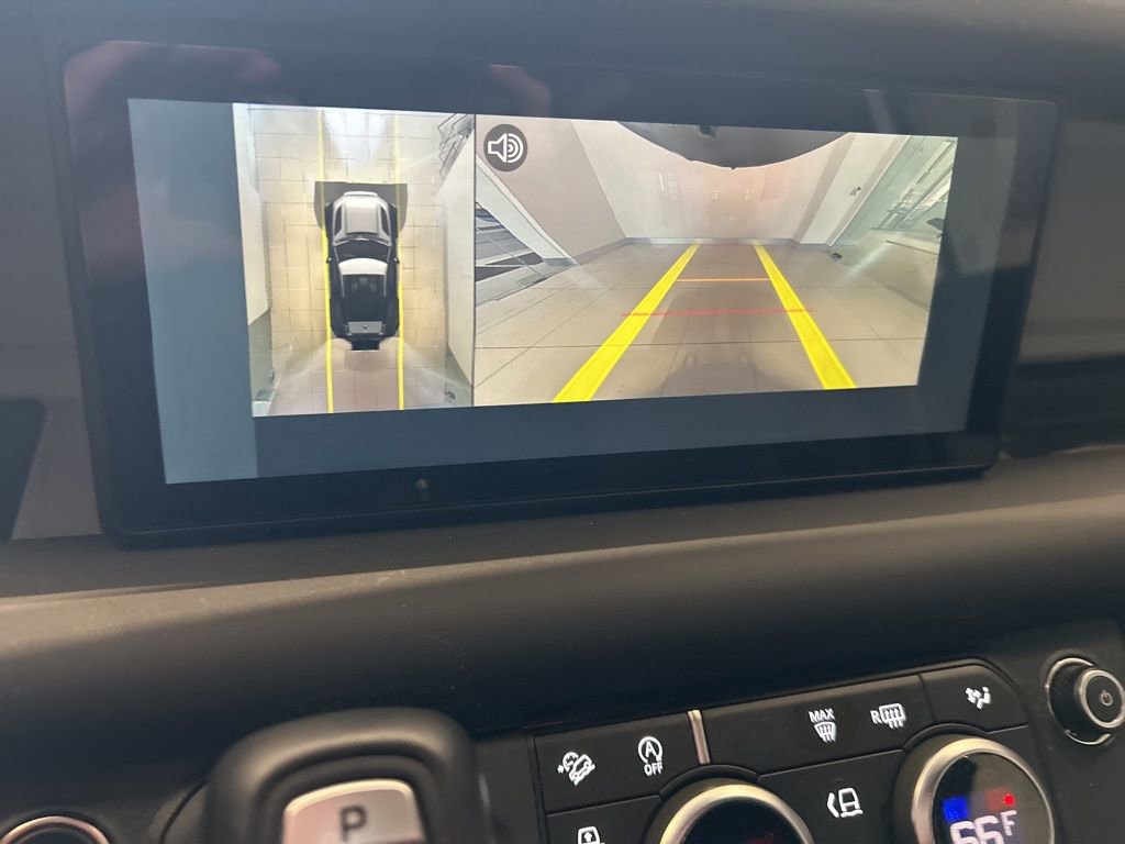 Used 2023 Land Rover Defender 90 X-Dynamic SE image 9