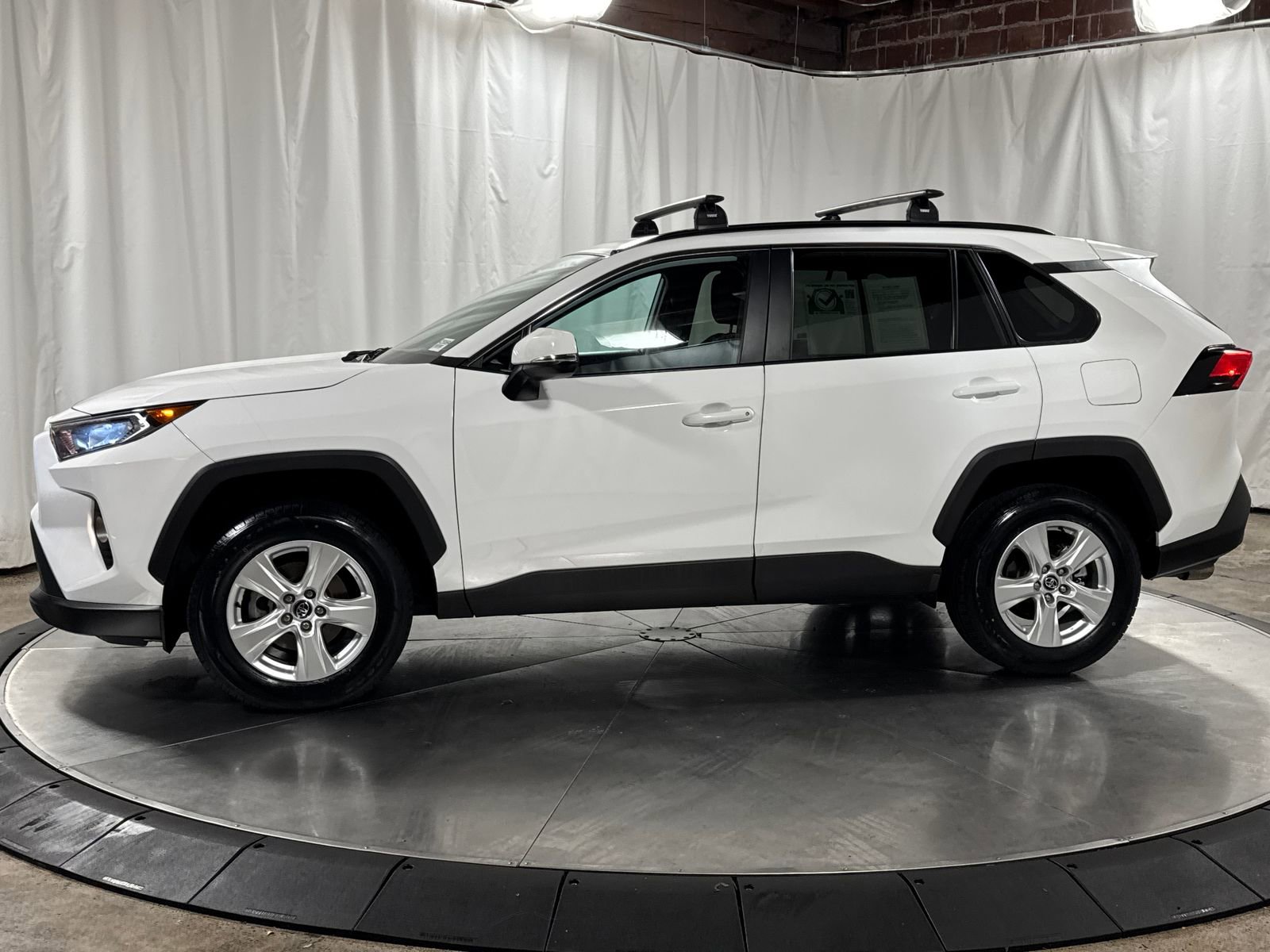 Used 2020 Toyota RAV4 XLE w/ XLE Grade Weather Package AWD/4WD image 10