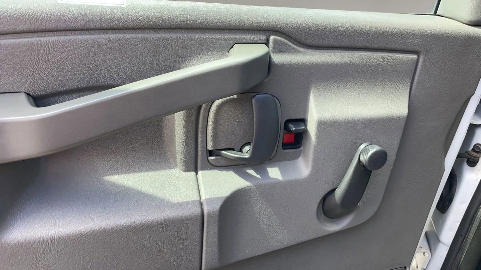 Used 2019 GMC Savana 3500 RWD image 22