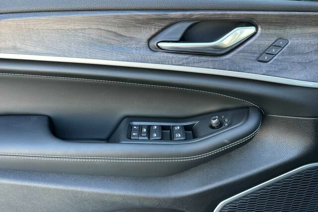 New 2026 Jeep Grand Cherokee L Limited AWD/4WD image 8