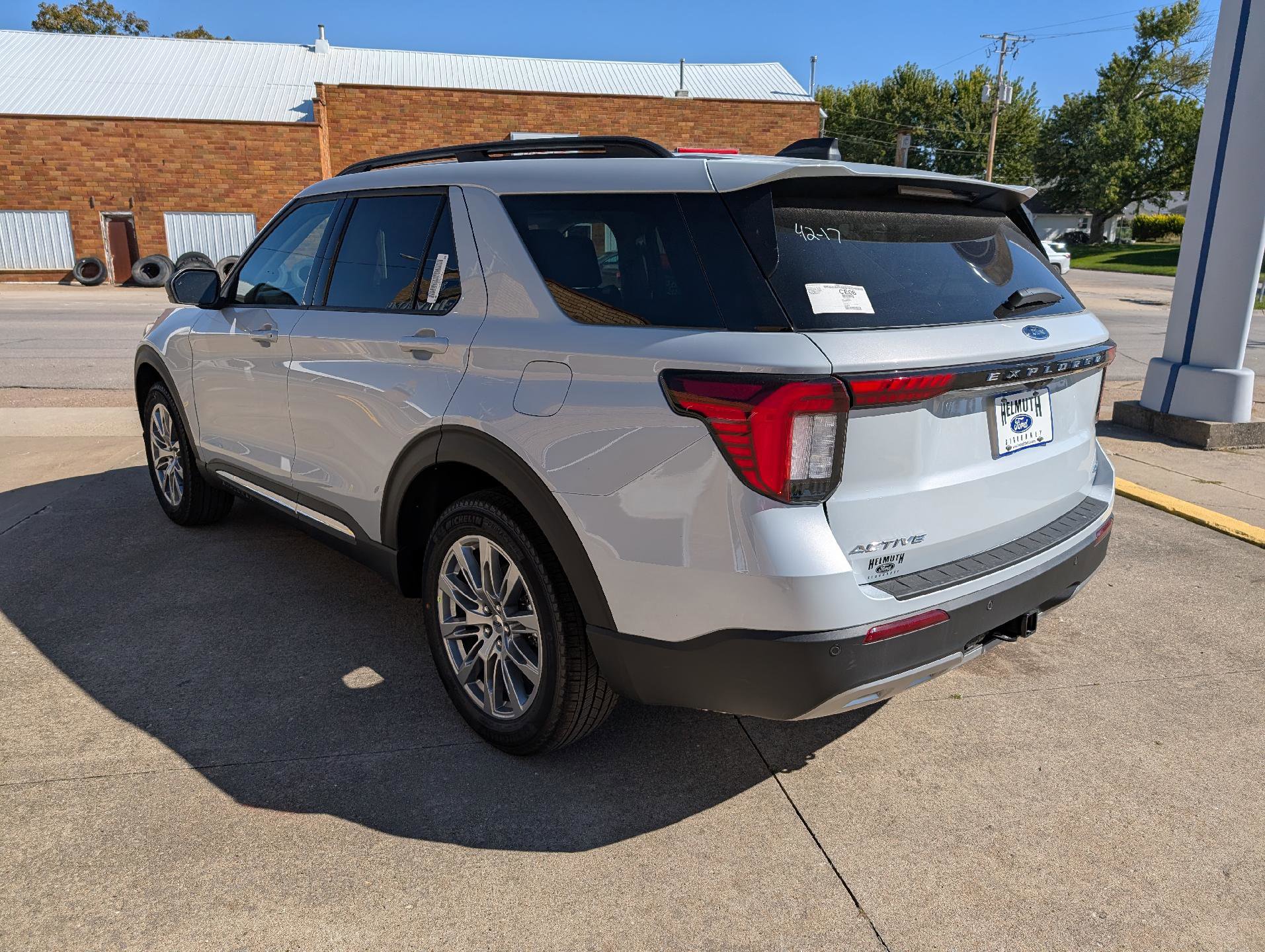 New 2025 Ford Explorer Active image 8