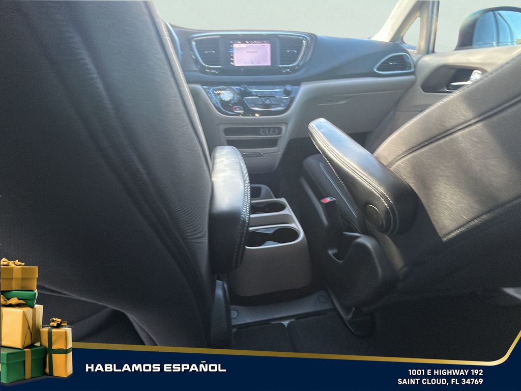 Used 2022 Chrysler Voyager LX image 25