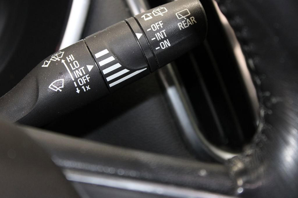 Used 2018 Chevrolet Equinox LT AWD/4WD image 19