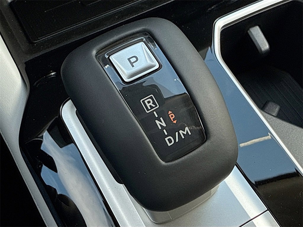 New 2025 Mitsubishi Outlander SE image 17
