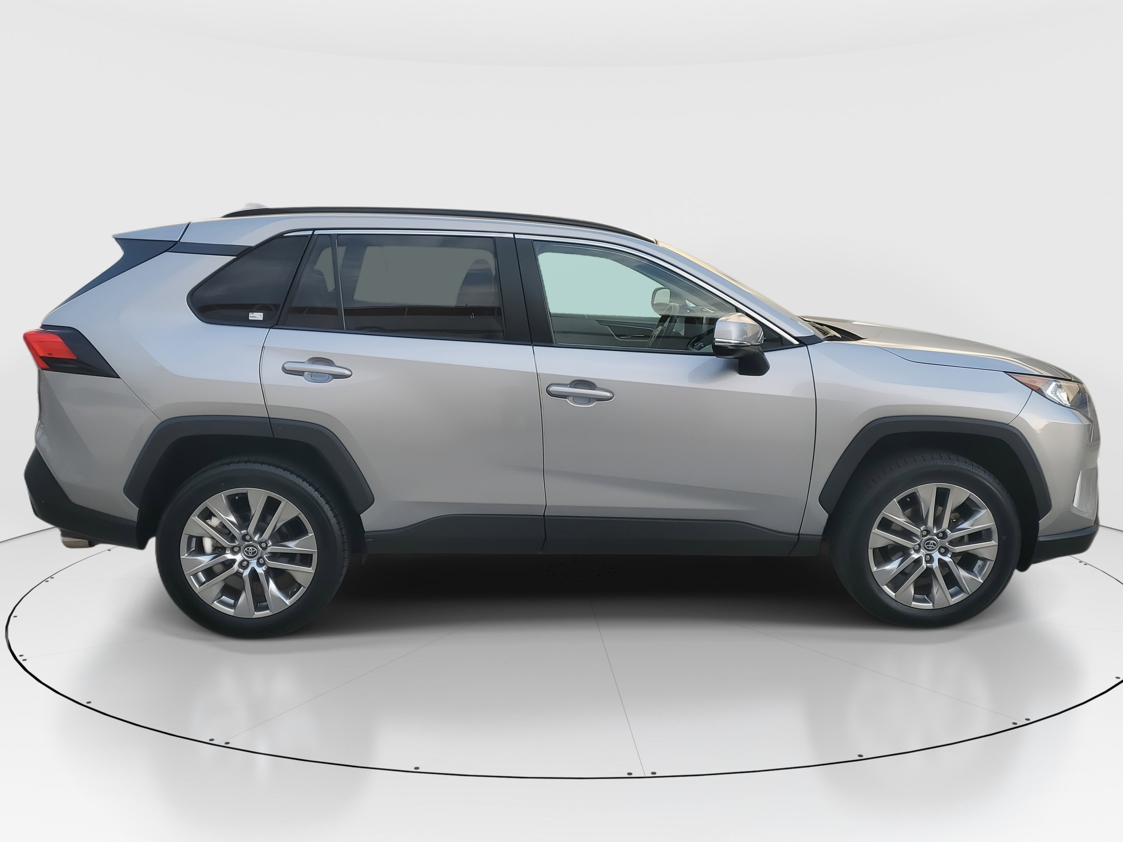 Used 2020 Toyota RAV4 XLE Premium image 2