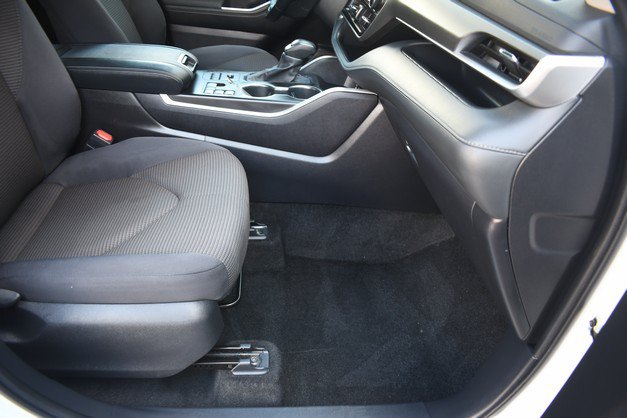 Used 2025 Toyota Highlander LE AWD/4WD image 25