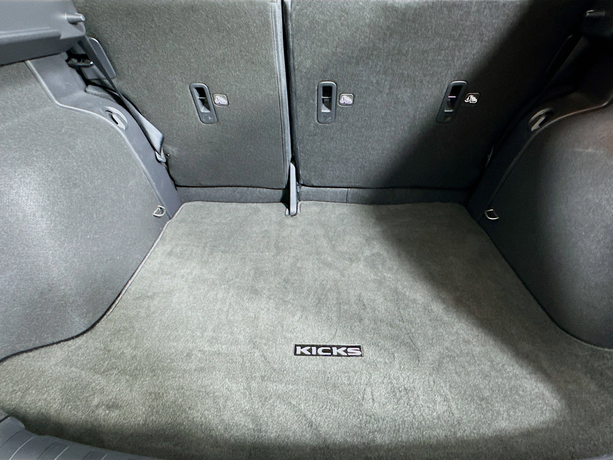 Used 2023 Nissan Kicks SR image 26