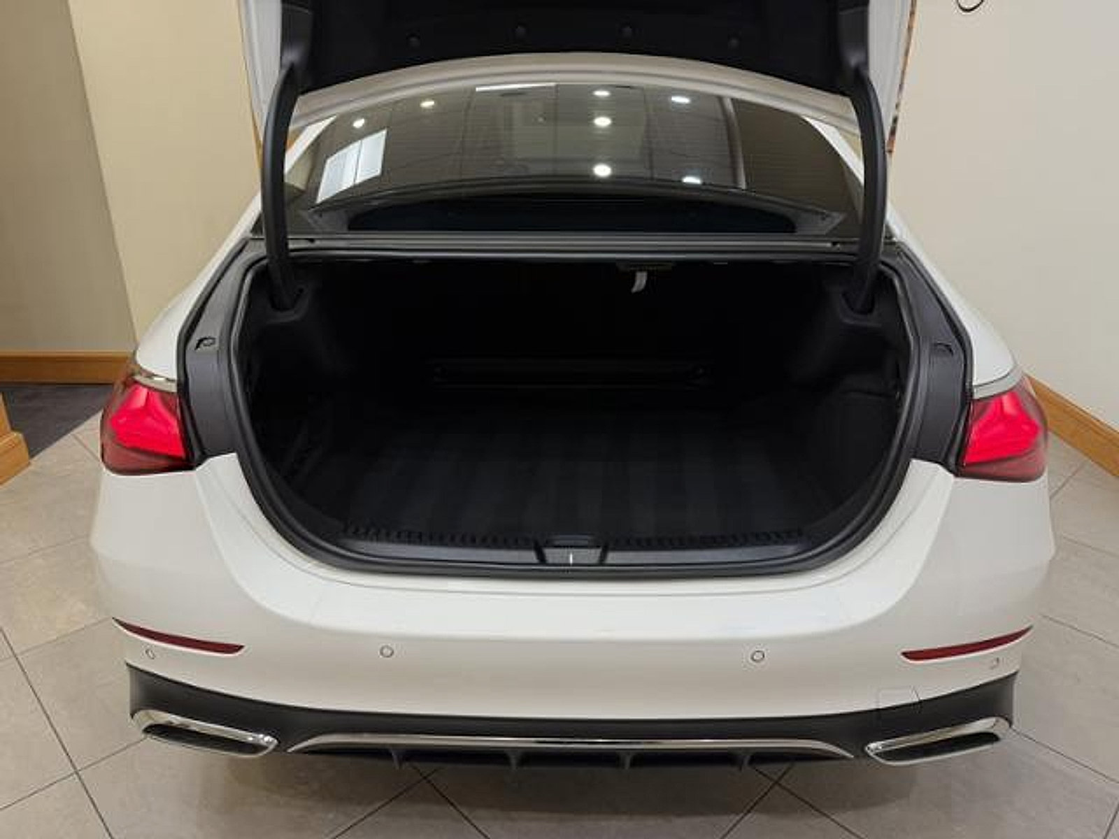 Used 2025 Mercedes-Benz E 350 Sedan w/ Winter Package image 22