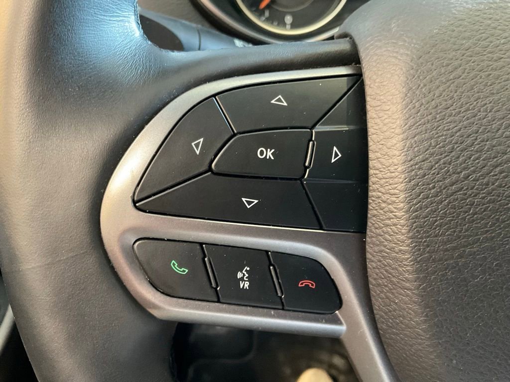 Used 2019 Jeep Cherokee Limited image 13