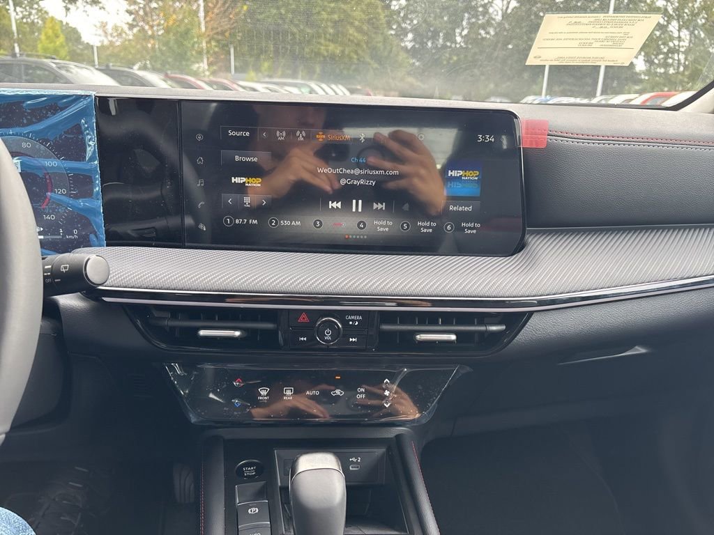New 2025 Nissan Kicks SR FWD image 11