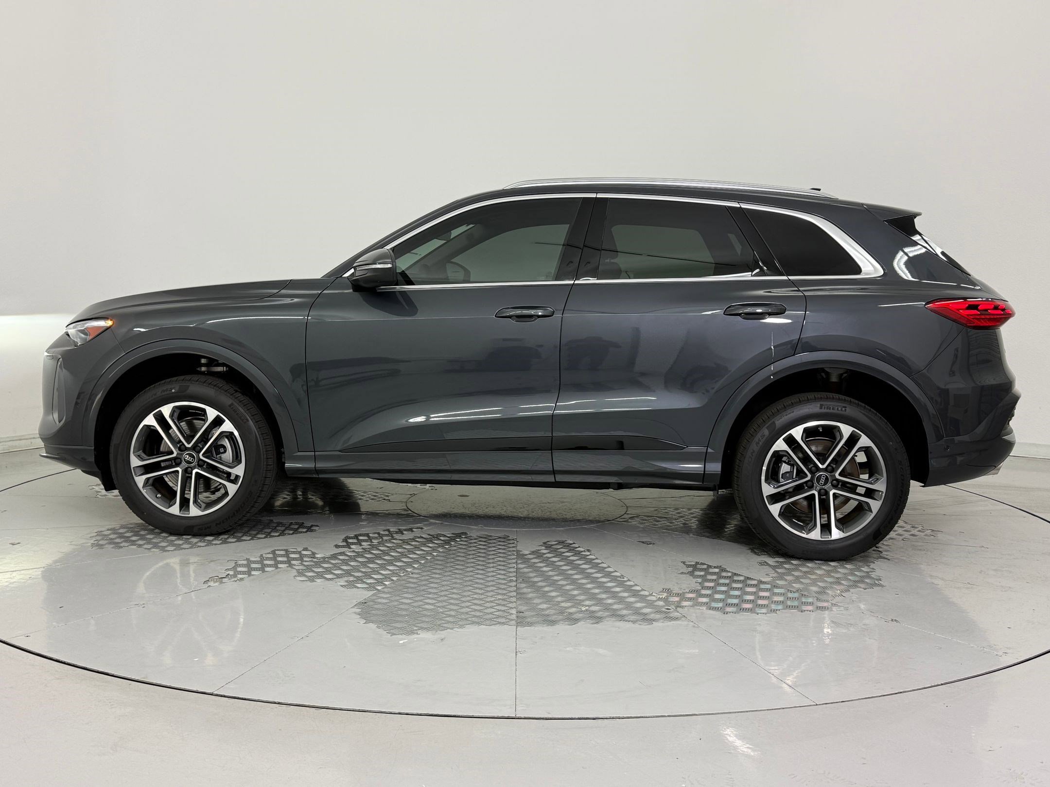 New 2025 Audi Q5 Premium Plus image 2