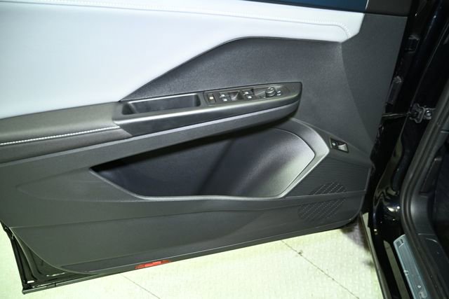 Used 2024 Volkswagen Taos SE image 28