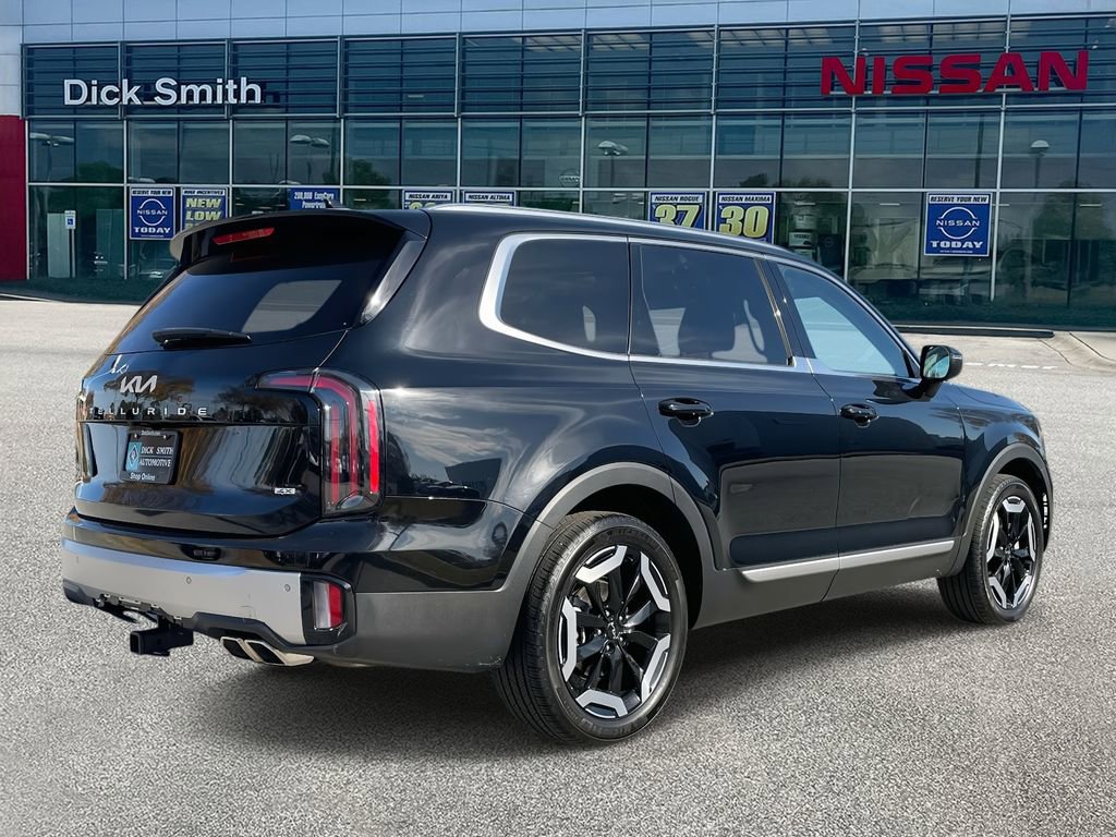 Used 2024 Kia Telluride EX w/ EX Captain's Chair Package image 6