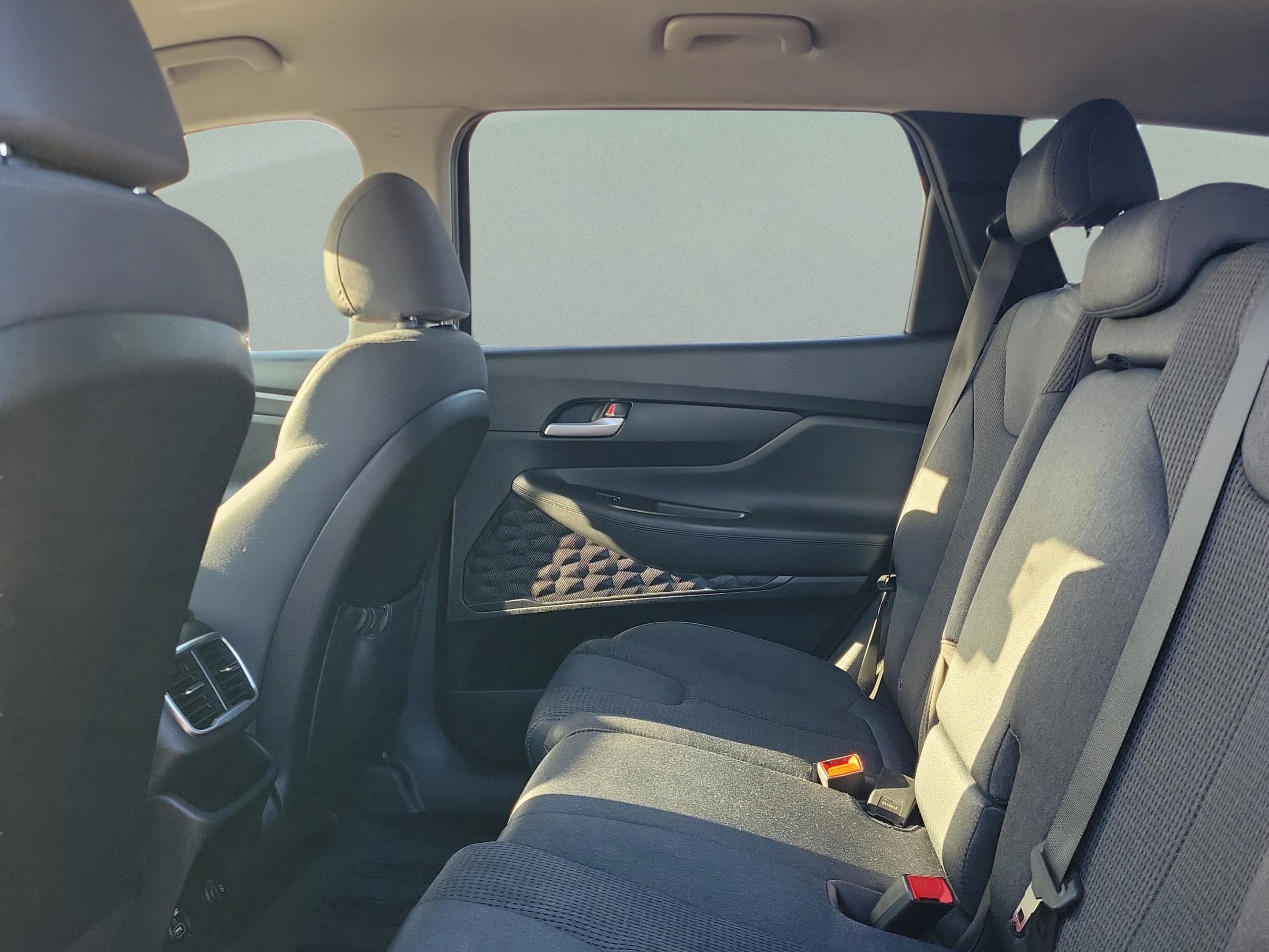 Used 2019 Hyundai Santa Fe SE image 10