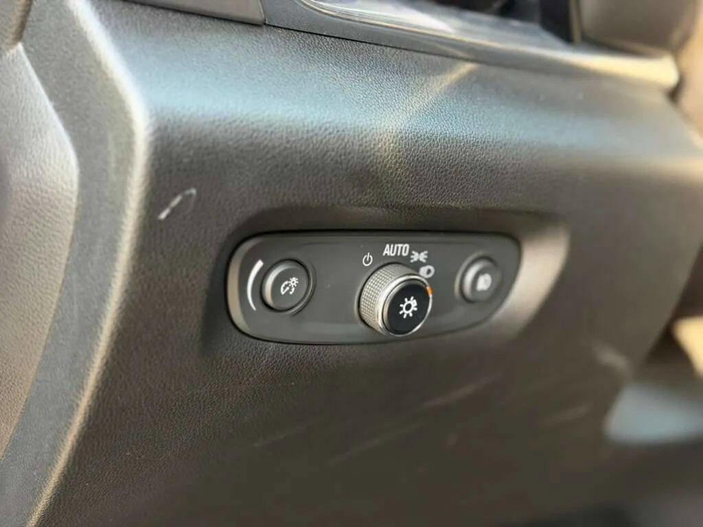 Used 2019 Chevrolet Traverse LT w/ LPO, Floor Liner Package image 17