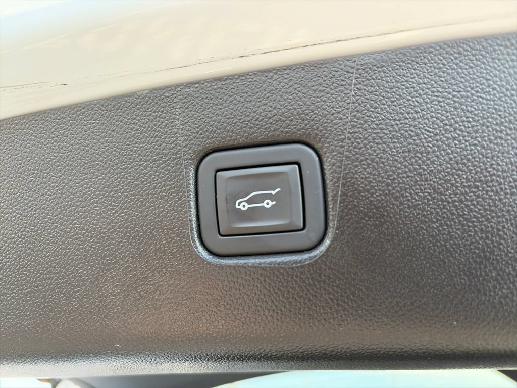 Used 2025 Chevrolet Blazer LT w/ Sound & Technology Package AWD/4WD image 9