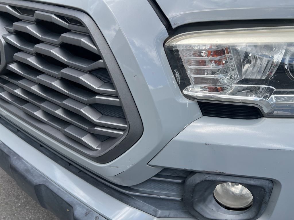 Used 2019 Toyota Tacoma TRD Off-Road AWD/4WD image 2