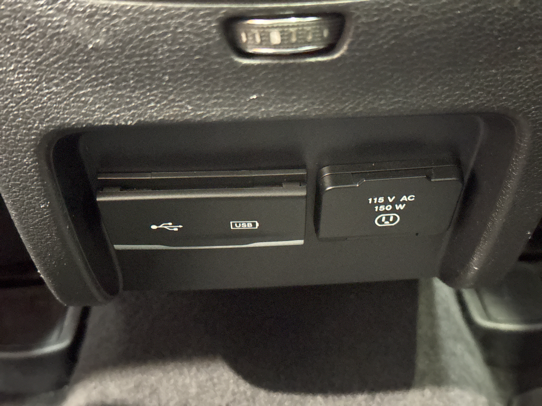 Used 2019 Jeep Cherokee Limited w/ Technology Group AWD/4WD image 13