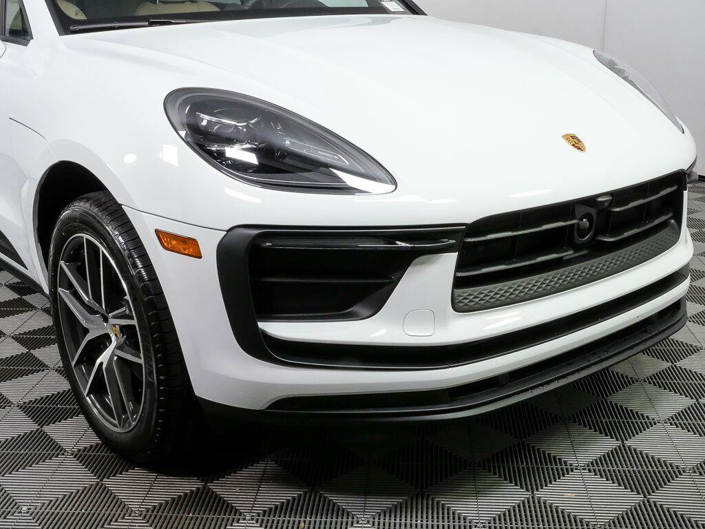 Certified 2026 Porsche Macan Turbo AWD/4WD image 38