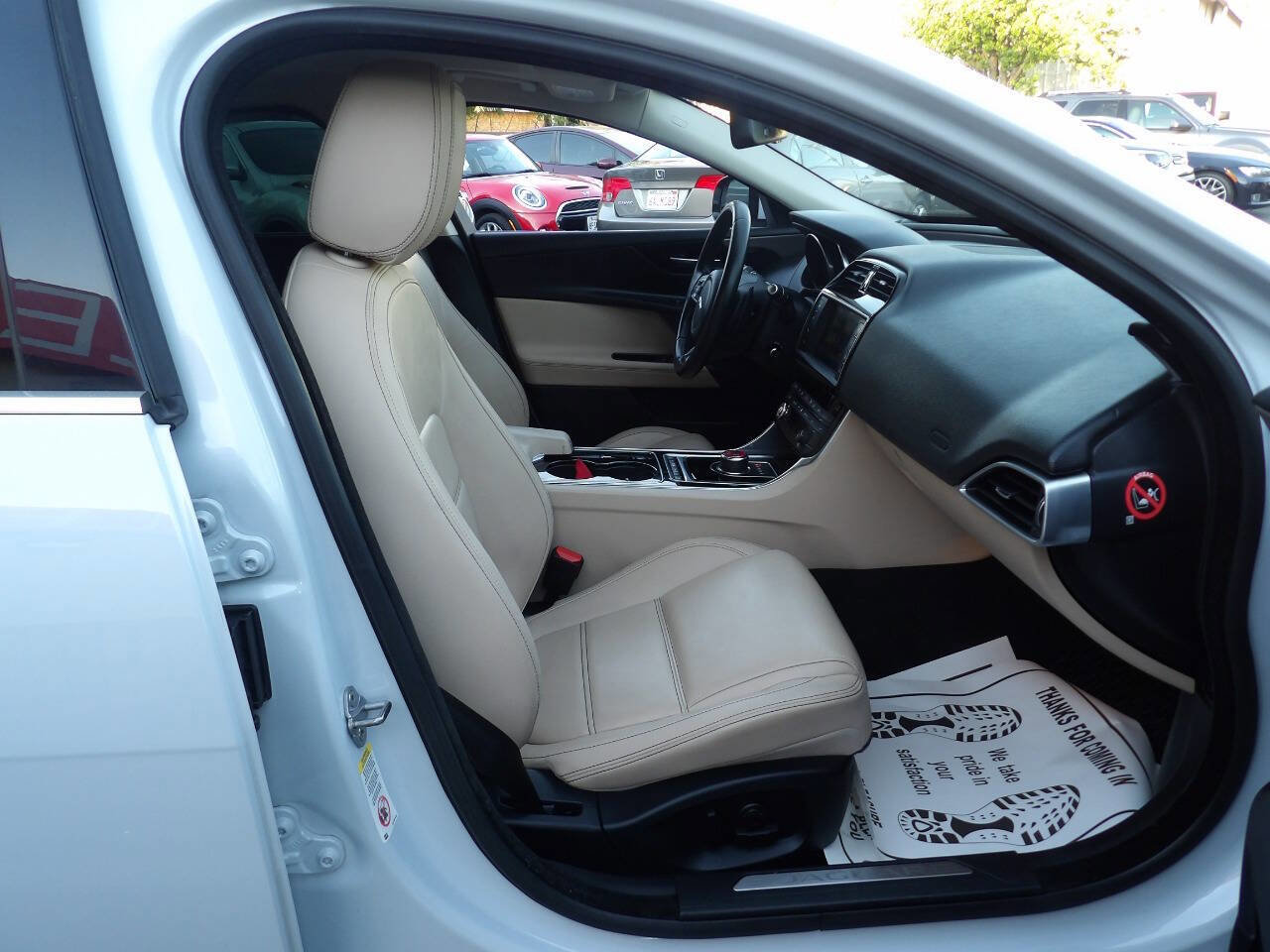 Used 2017 Jaguar XE Prestige AWD/4WD image 6