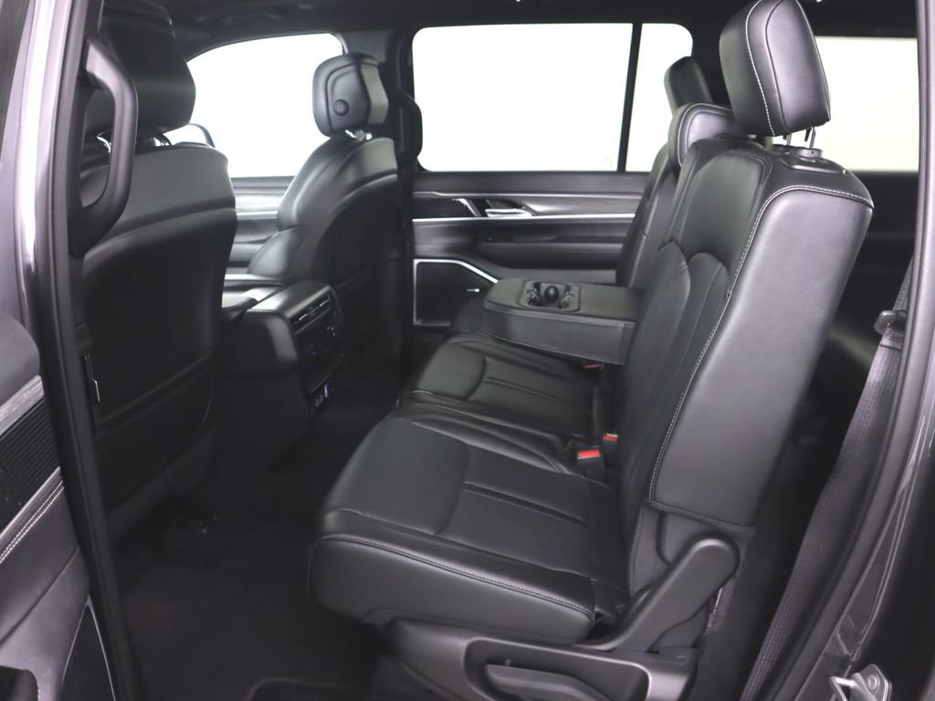 Used 2023 Jeep Wagoneer Series II w/ Premium Group I AWD/4WD image 28