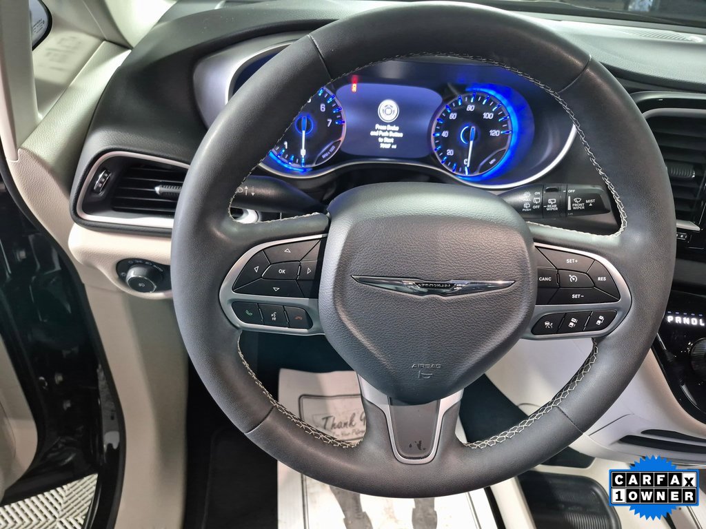 Used 2024 Chrysler Pacifica Touring-L image 11