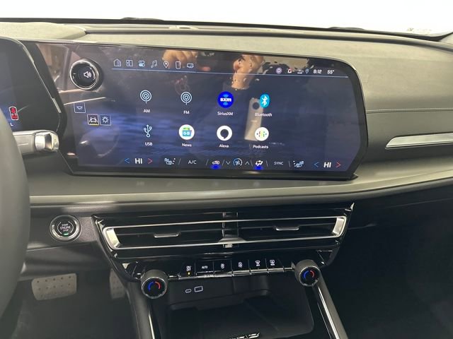 Used 2025 Chevrolet Traverse LT w/ Driver Confidence Package image 21