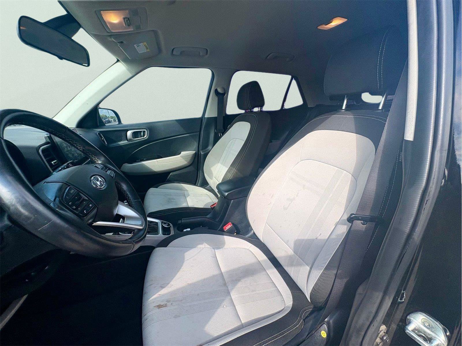 Used 2021 Hyundai Venue SEL FWD image 11