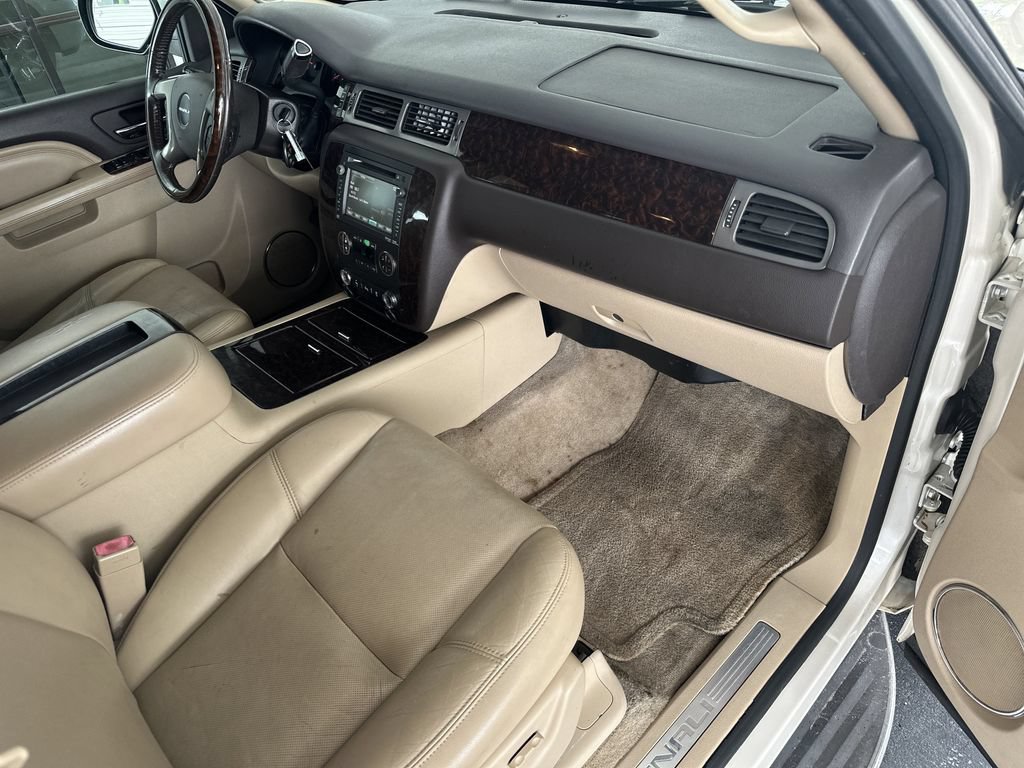 Used 2014 GMC Yukon Denali RWD image 38