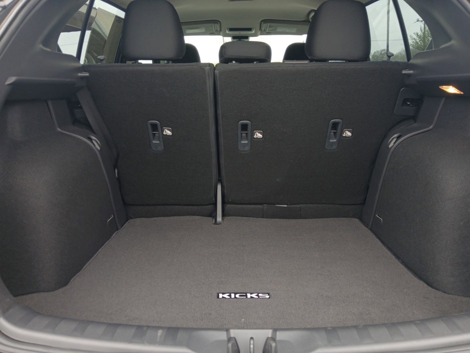 Used 2024 Nissan Kicks S image 16