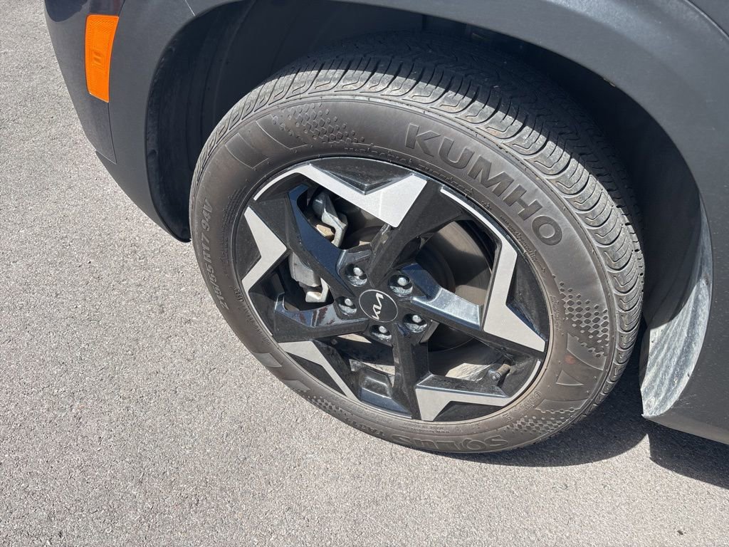 Certified 2025 Kia Seltos EX image 2