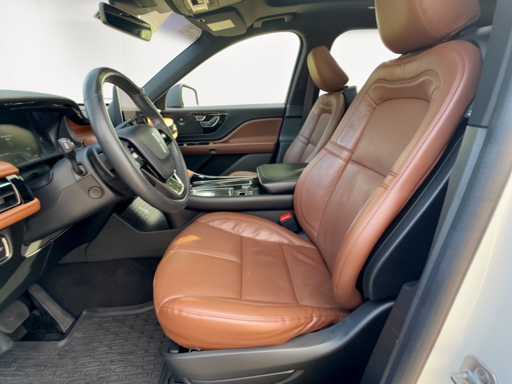 Used 2022 Lincoln Aviator Reserve w/ Equipment Group 201A AWD/4WD image 5