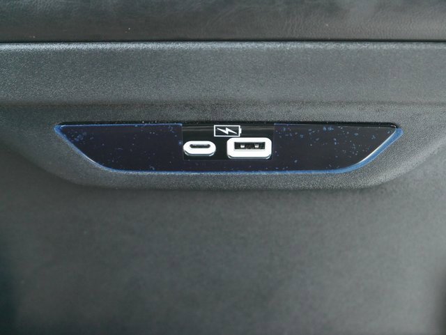 Used 2023 Chrysler Pacifica Limited w/ S Appearance Package image 16