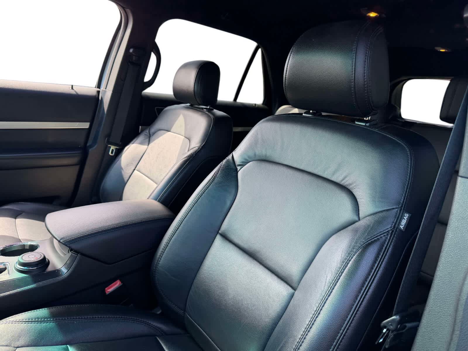Used 2017 Ford Explorer XLT w/ Equipment Group 202A AWD/4WD image 10