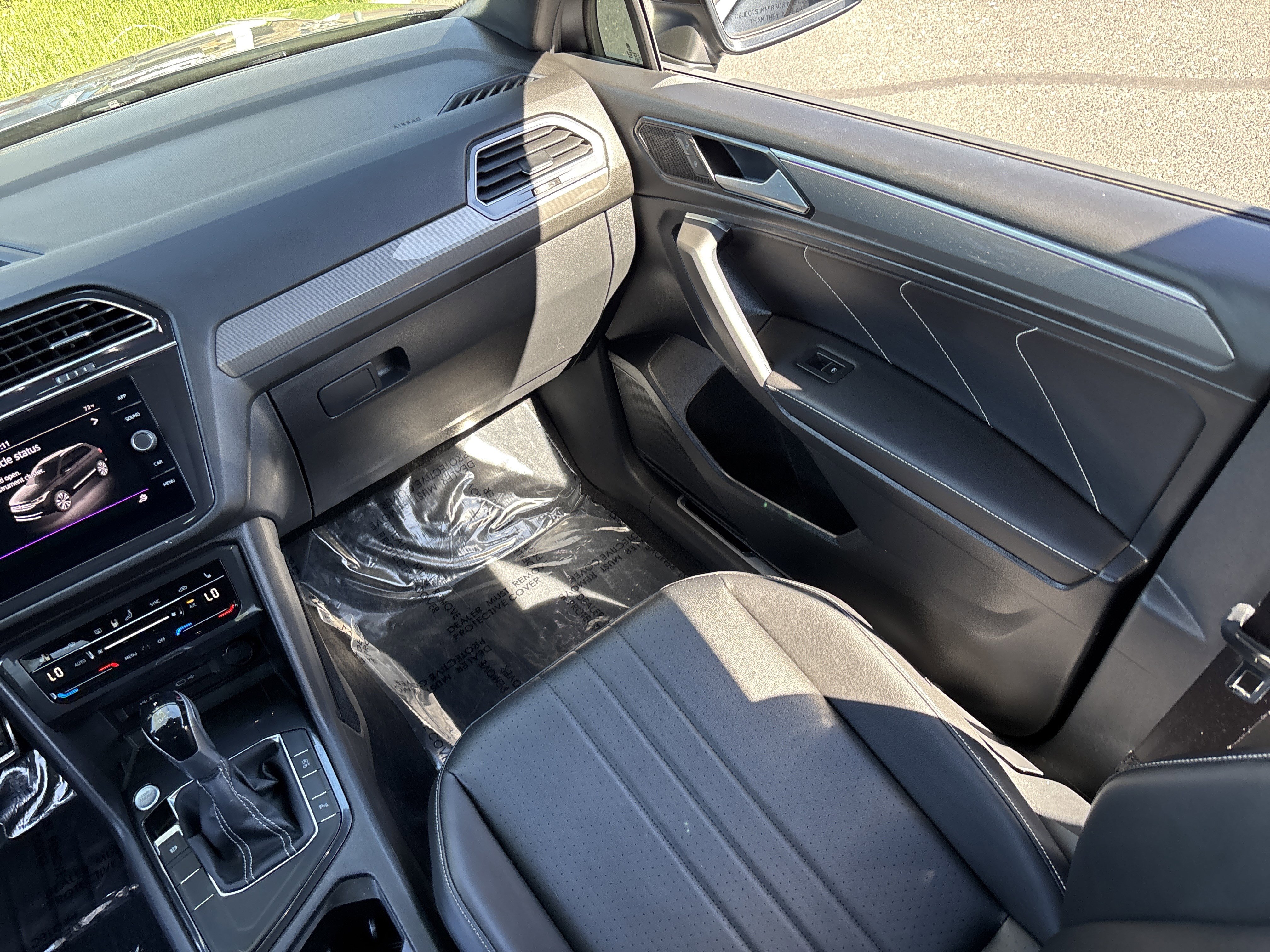 Used 2022 Volkswagen Tiguan SE R-Line image 15