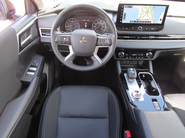 New 2026 Mitsubishi Outlander ES image 17