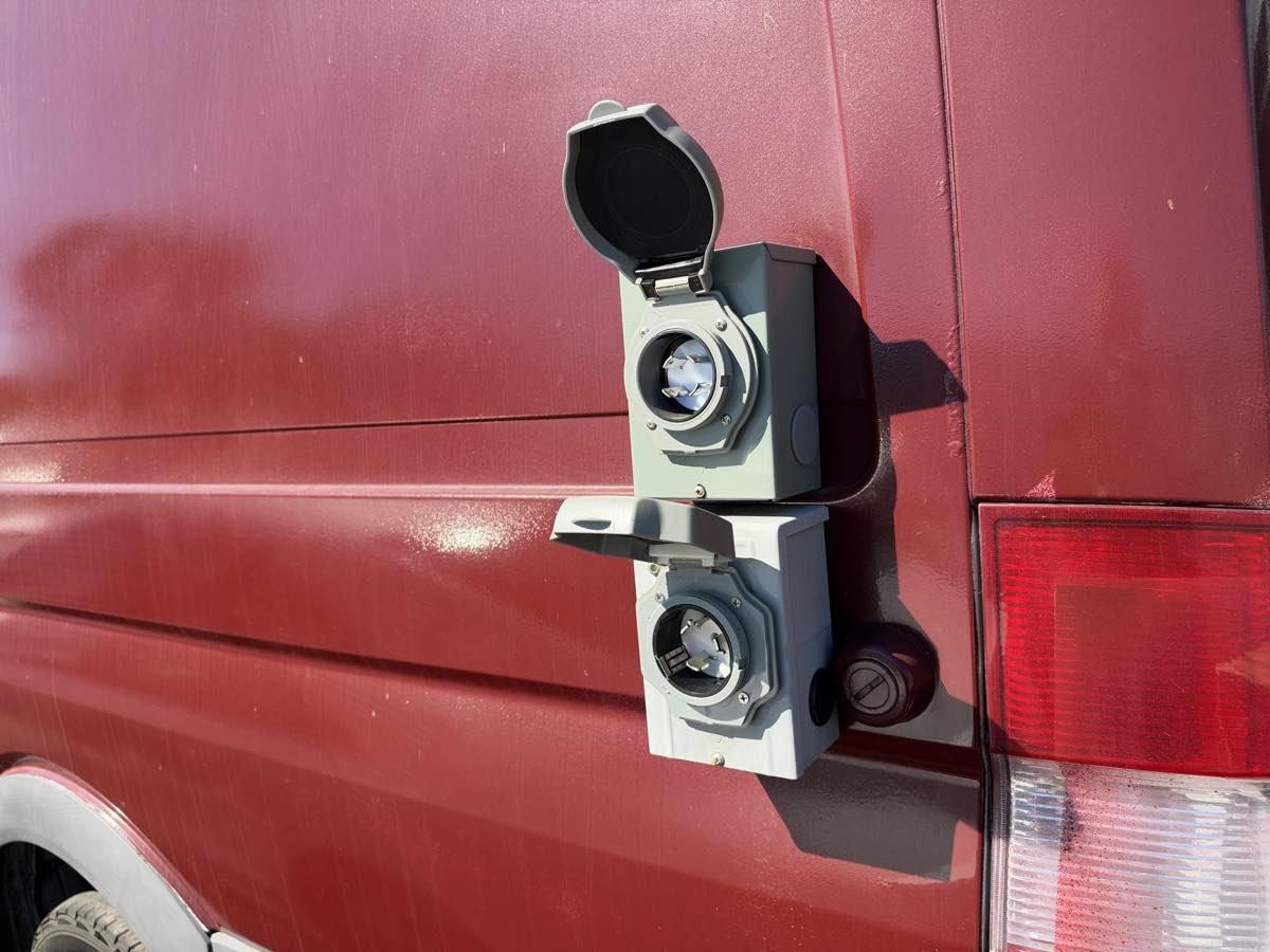 Used 2013 Freightliner Sprinter 2500 RWD image 4