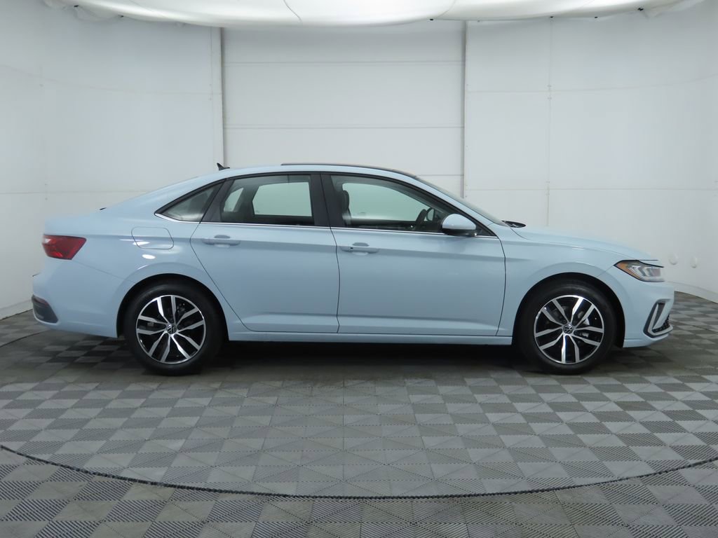 New 2026 Volkswagen Jetta SE image 4