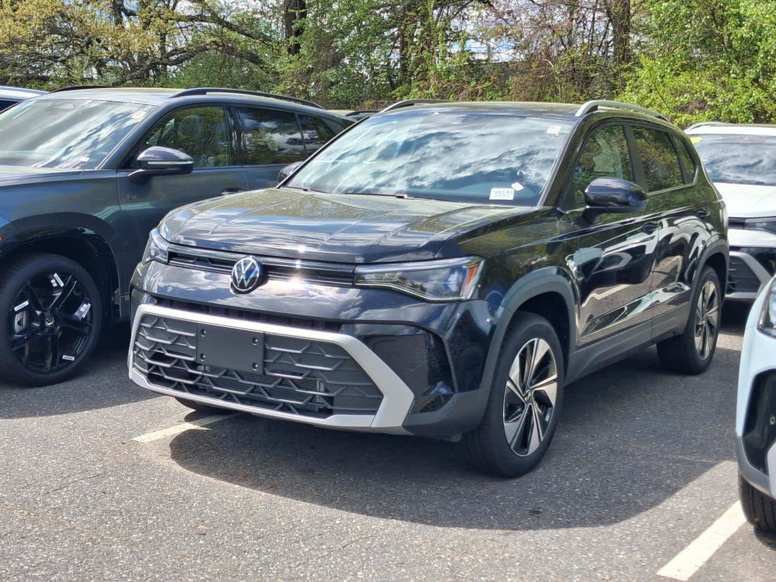 New 2026 Volkswagen Taos SE AWD/4WD image 1