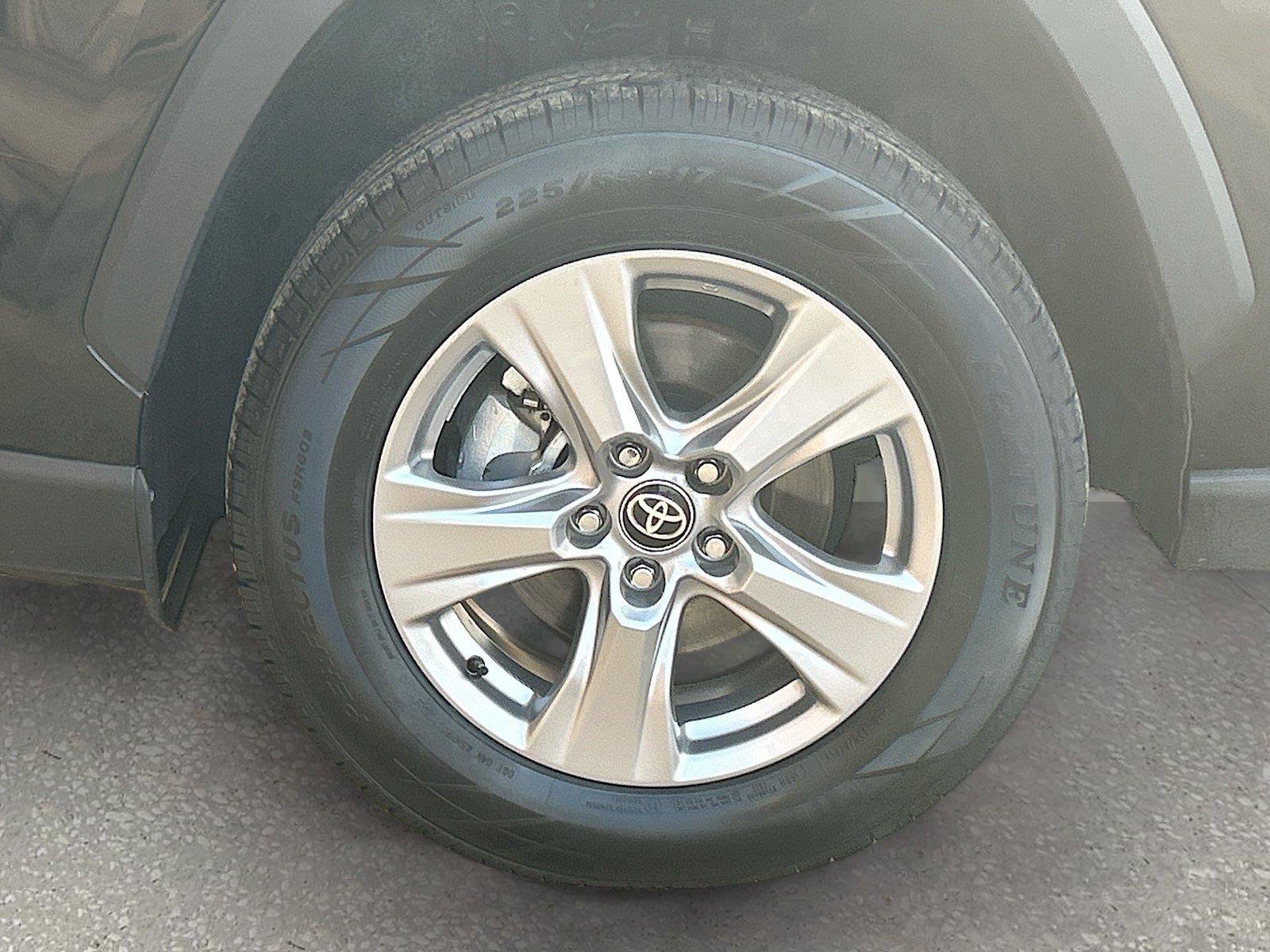 Used 2025 Toyota RAV4 XLE FWD image 41
