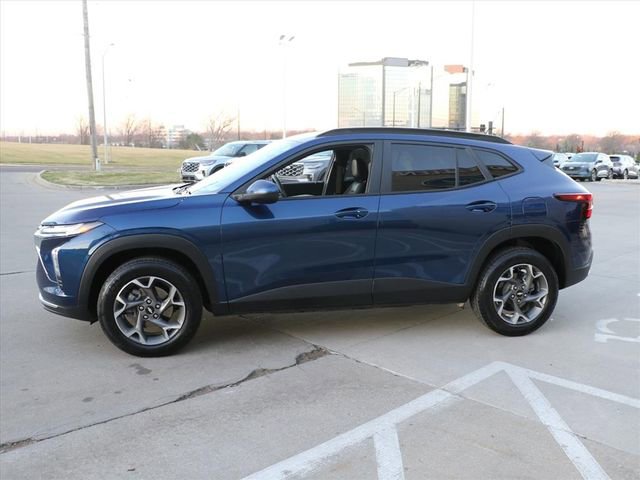 Used 2024 Chevrolet Trax LT w/ Driver Confidence Package image 3