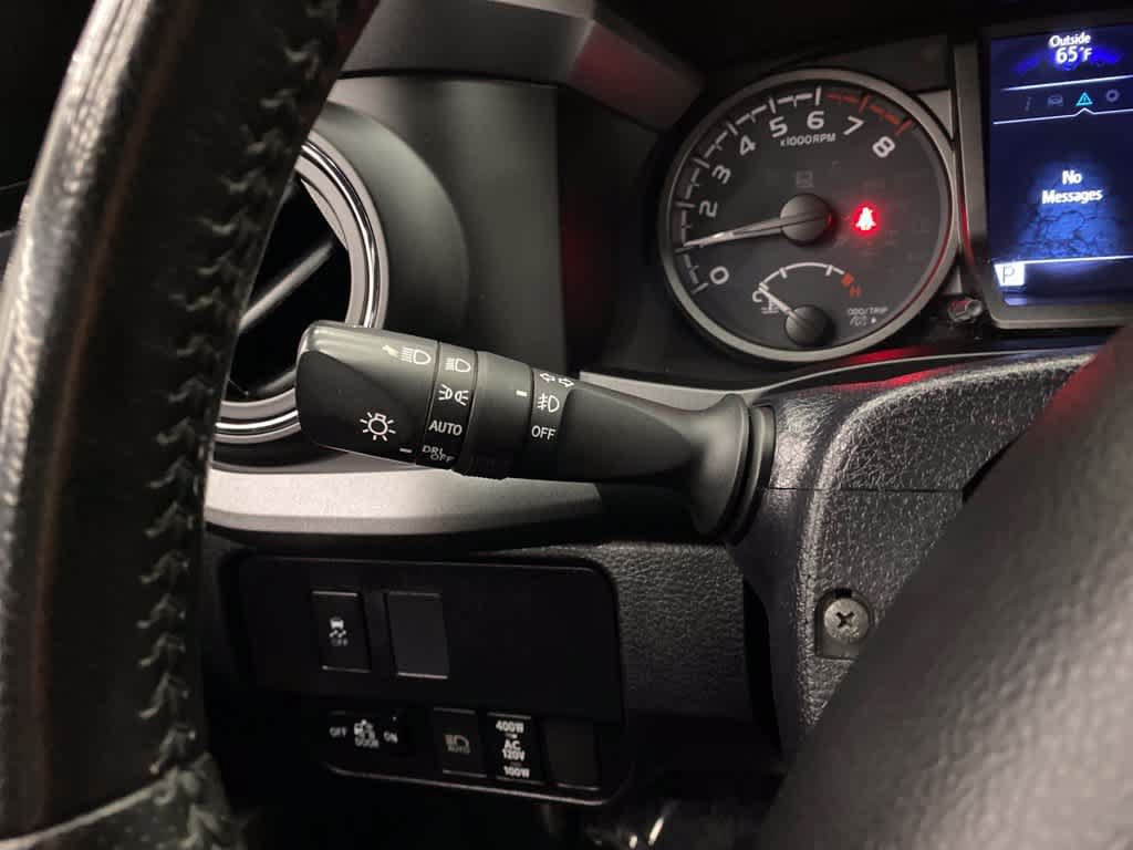 Used 2021 Toyota Tacoma TRD Off-Road w/ Technology Package AWD/4WD image 23