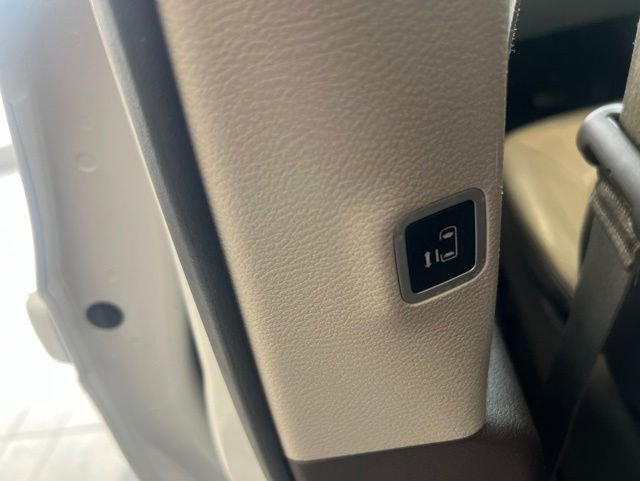 Used 2017 Chrysler Pacifica Touring-L FWD image 13